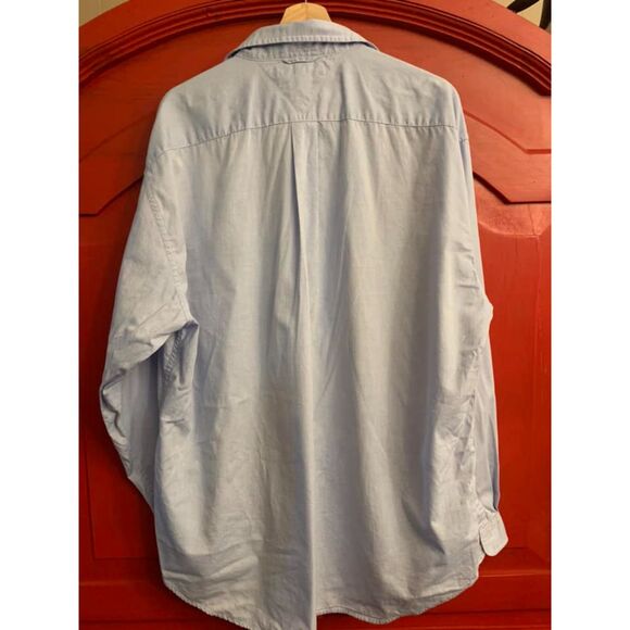 Tommy Hilfiger Golf XL Blue Chambray Style Button Down Shirt Sleeve Emblem EUC - Picture 2 of 4